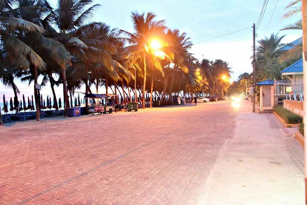 The Day Hotel Chonburi Quarto foto